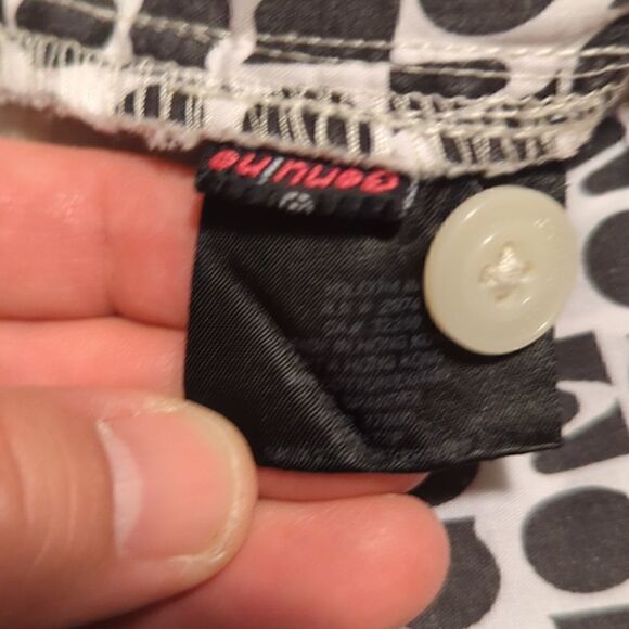 Volcom Juniors Size 9 Abstract Short Shorts - Picture 10 of 11